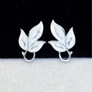 Vintage Silver Tone Elven Leaves Clip On Earrings by Coro - T23